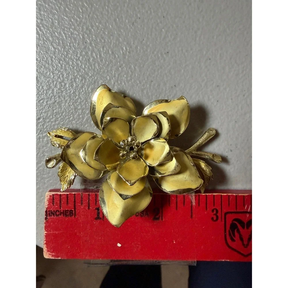 Vintage Coro Yellow Enamel Flower Brooch Gold Tone Layered Petal Floral‎ Pin